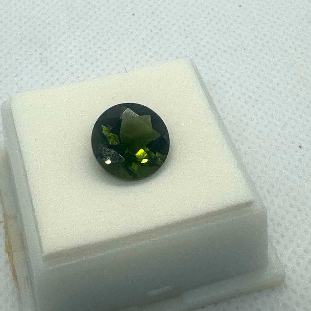 4.5 ct moldavite gemstone